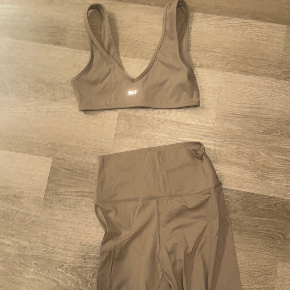 set active tan set size M. sports bra & leggings!